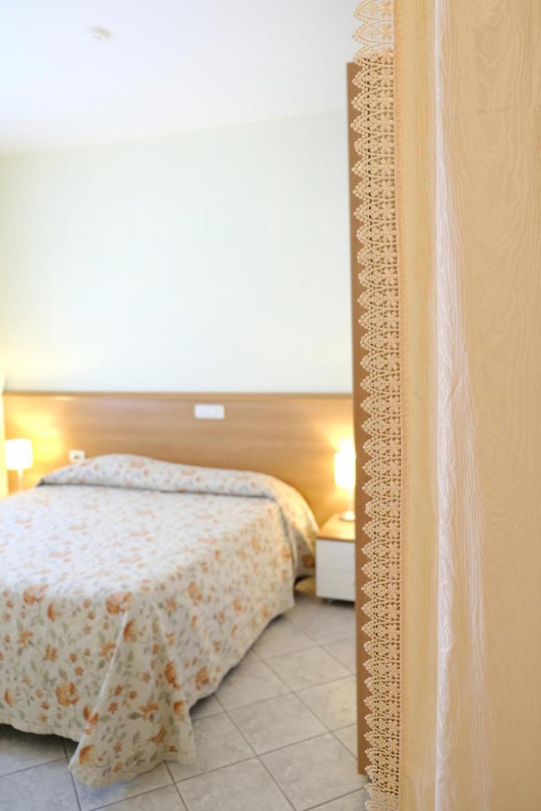 Residenza Carracci Aparthotel Bologna Kültér fotó