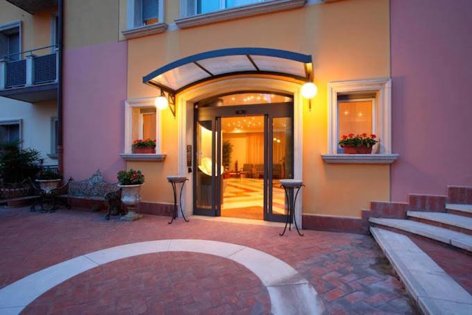 Residenza Carracci Aparthotel Bologna Kültér fotó