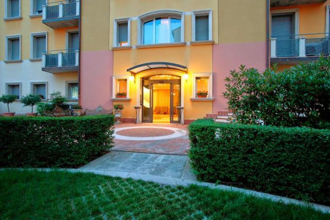 Residenza Carracci Aparthotel Bologna Kültér fotó